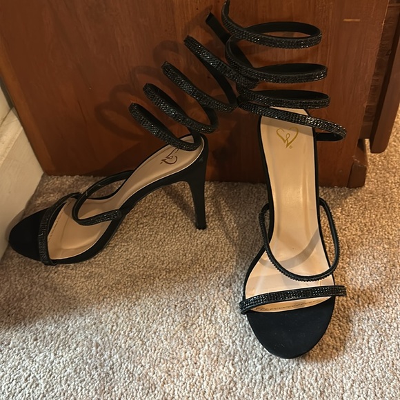 Women’s Heels - Picture 2 of 2